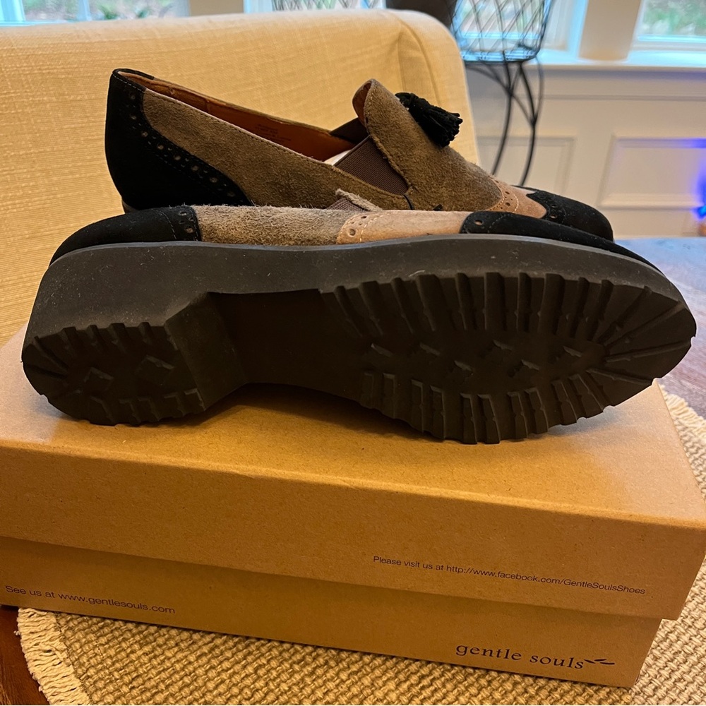 NWOT Gentle Souls by Kenneth Cole Two-Tone Suede Tassel Oxford Loafers - Picture 9 of 10